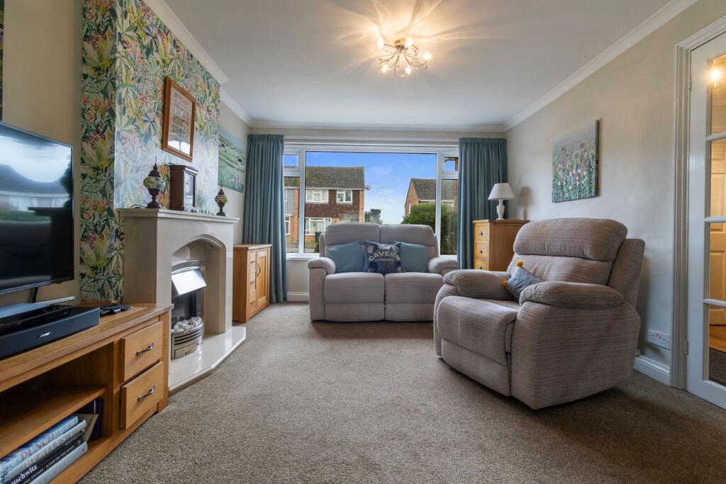 Lambourne Crescent, Worcester, WR2 photo 2