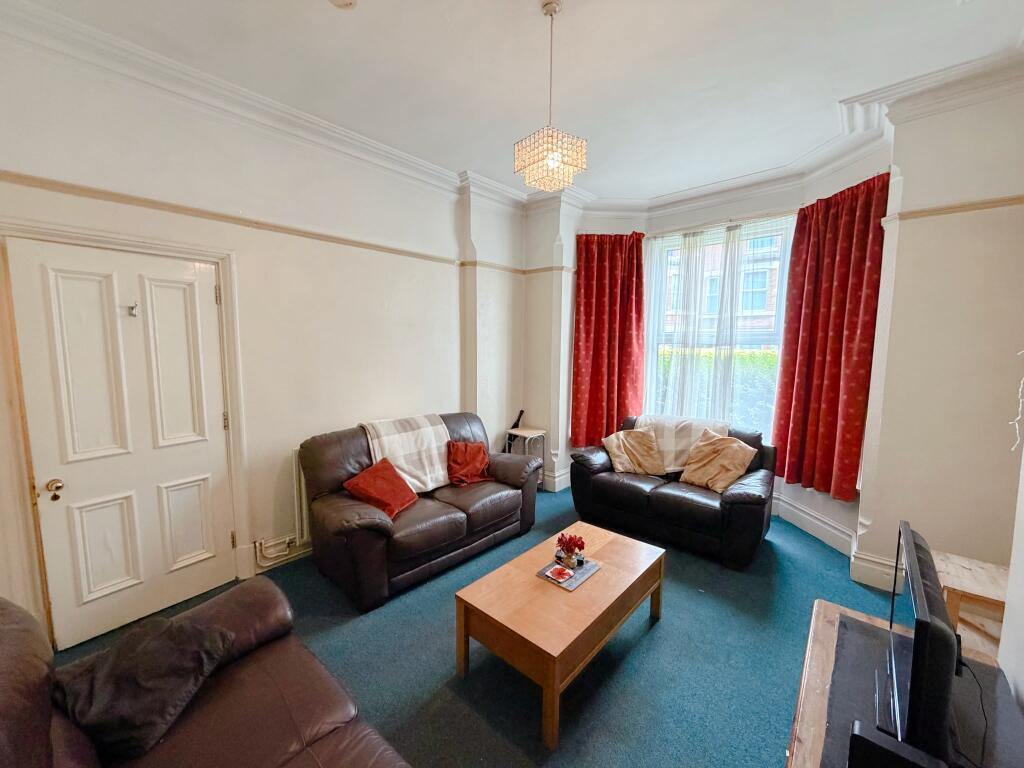 House in Nottingham, Hyson Green - View 4