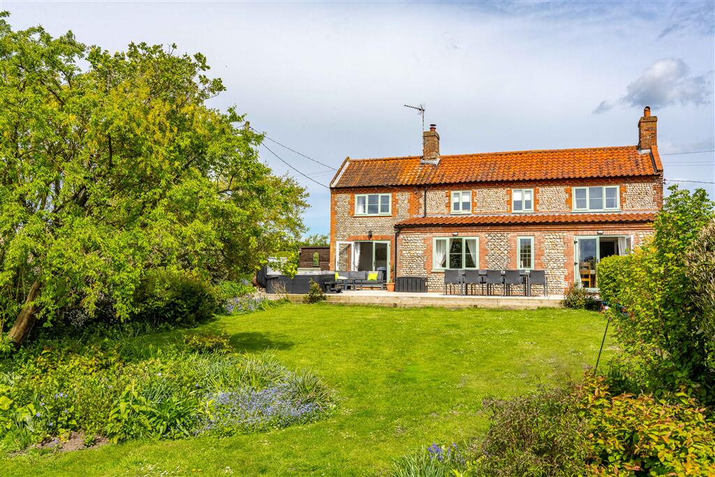 5-bed detached on Forget Me Not Cottage, Southrepps, Norwich NR11 8NG, £650,000