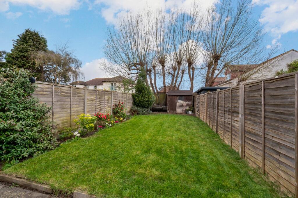 Carlton Road, Walton-on-Thames, KT12 – pohled 4
