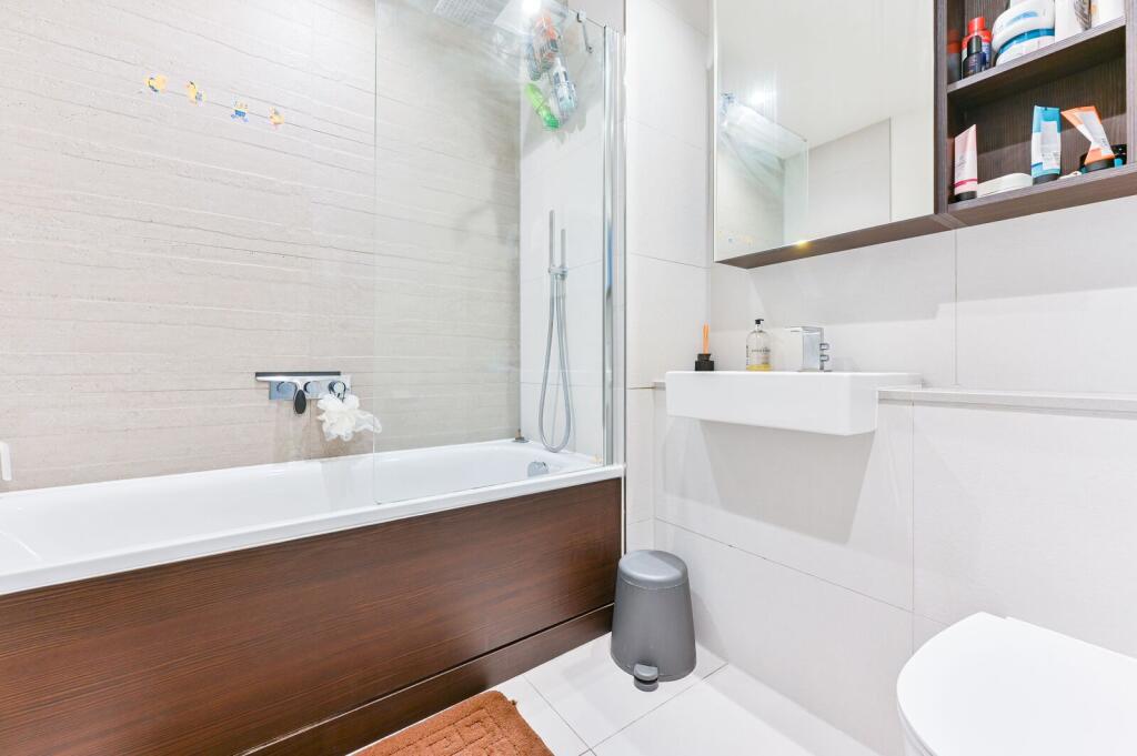 Apartment in Harrow - More