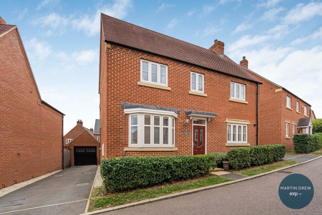 4-bed detached on Squirrel Close, Brackley, NN13 6QQ, £530,000
