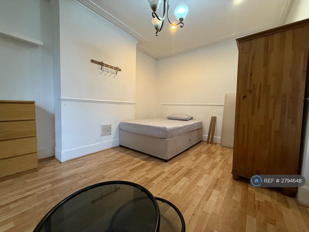 Main image of property: High Road, Wood Green, N22