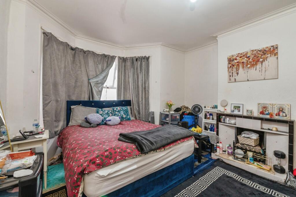 House in Grays, Badgers Dene, Little Thurrock - View 3
