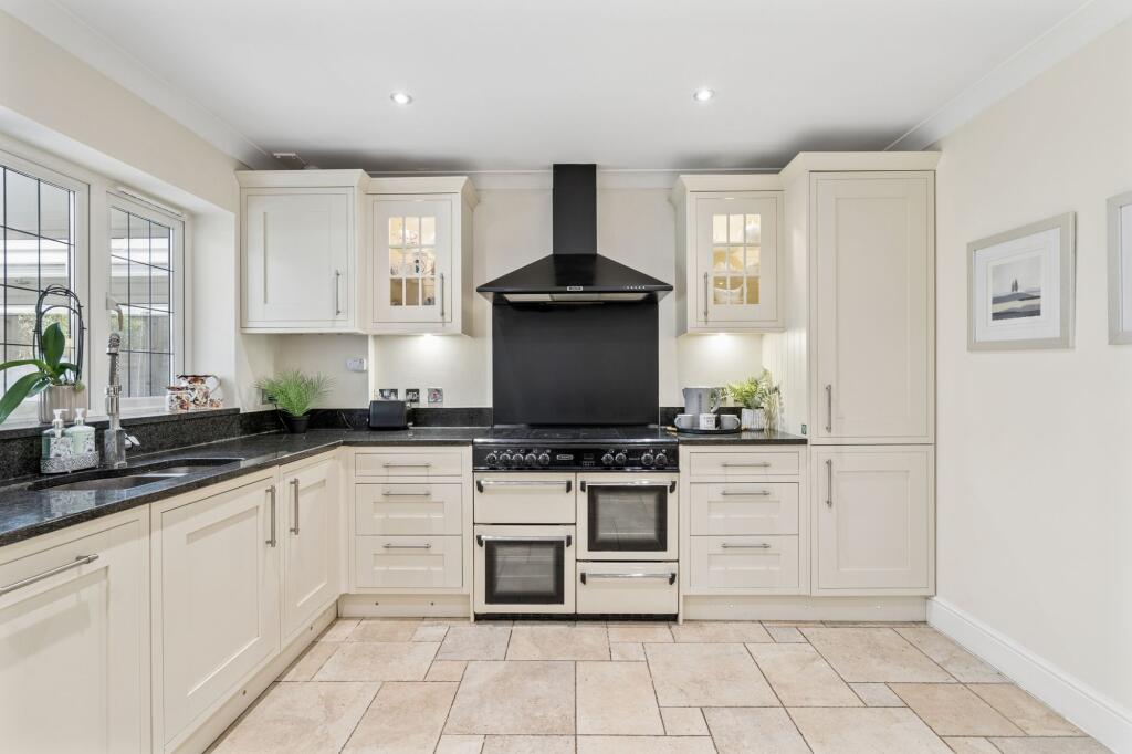 House in Hemel Hempstead, Hughenden - View 5