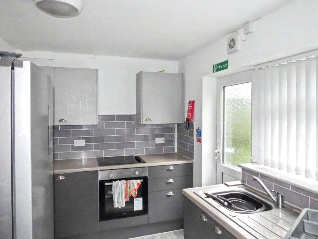 House in Preston, Ashton-on-Ribble - More