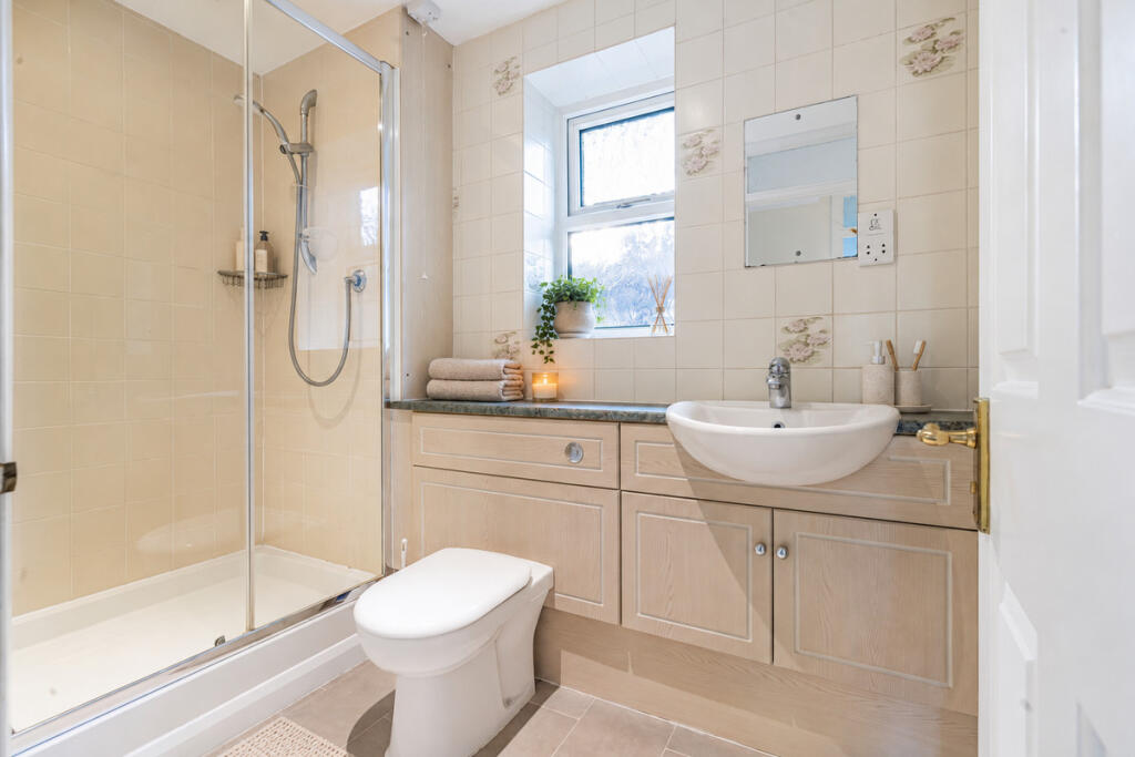 Apartment in Mole Valley, Surrey - View 5