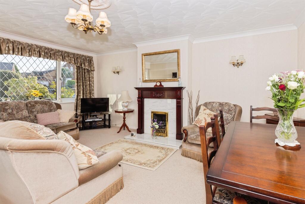 Lynwood Drive, BARNSLEY photo 2