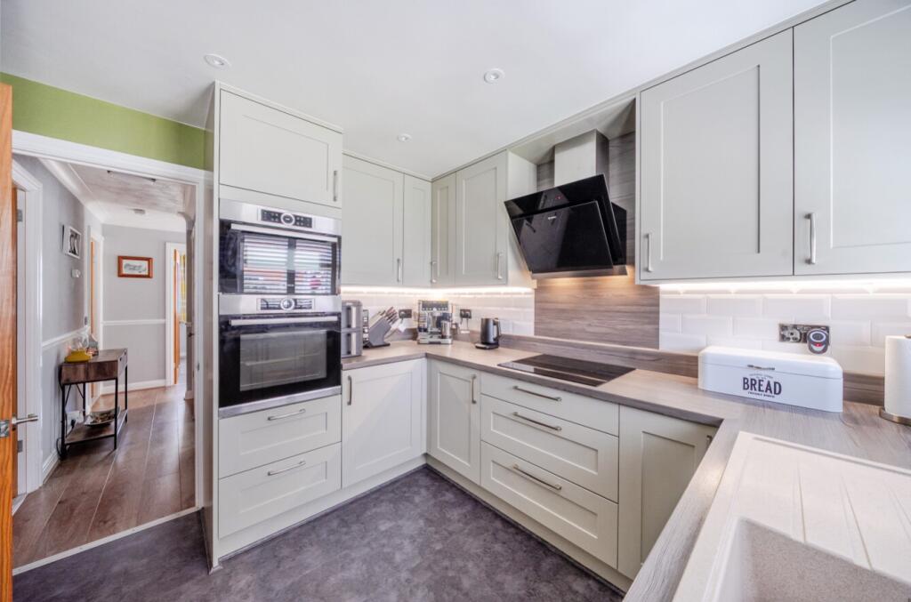House in Waltham - View 5