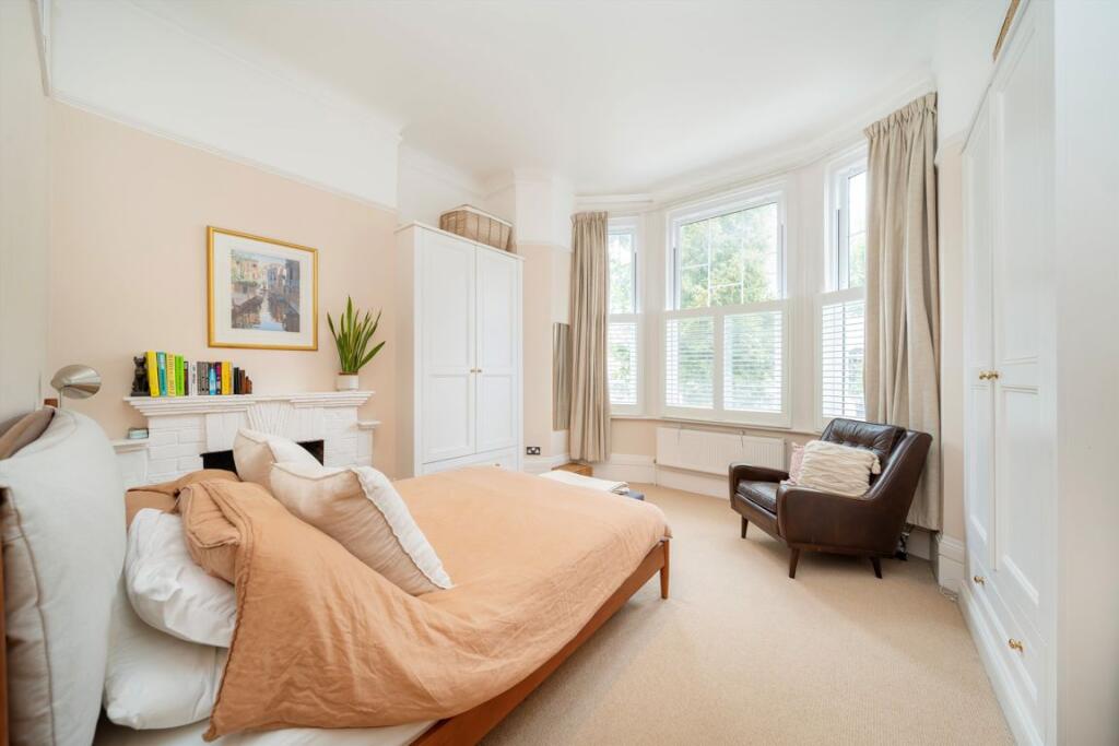 Apartment in London, Queen's Park - More