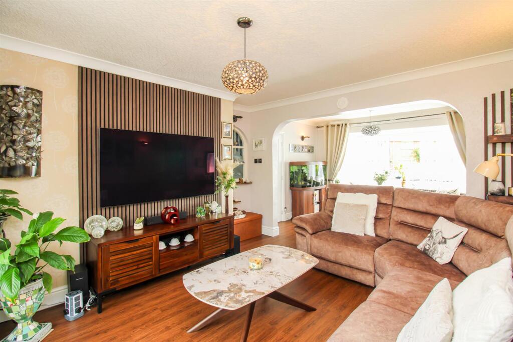 Edge Avenue, Dewsbury - View 5