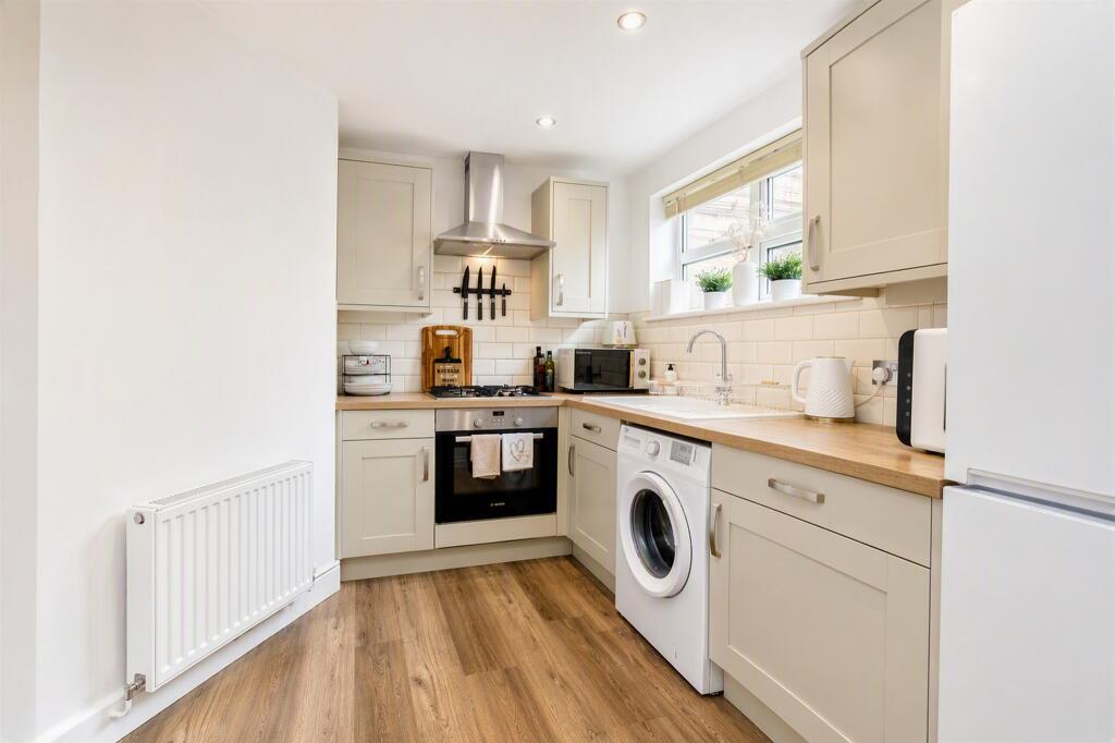 Church Road, Ferndown photo 4