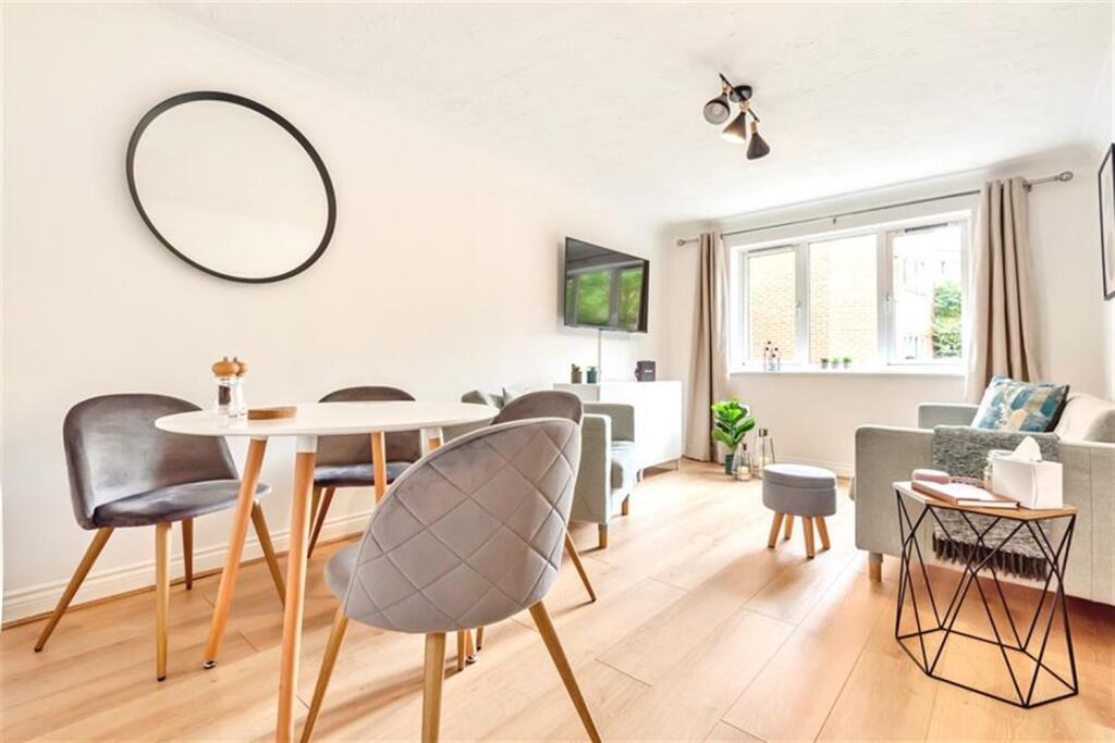 Main image of property: 20 Kings Oak Court, Queens Road, Reading, RG1
