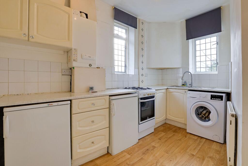 Myddelton Avenue, Enfield photo 3