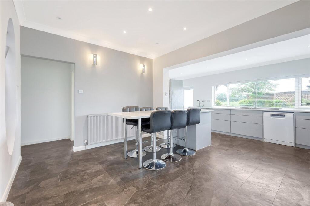 House in Rochford, Great Wakering - More