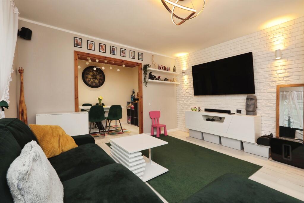 House in Sheffield, Woodthorpe - View 2
