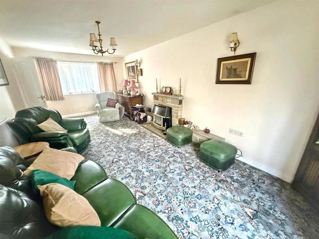 House in Bradford, Thwaites Brow, Keighley - View 3