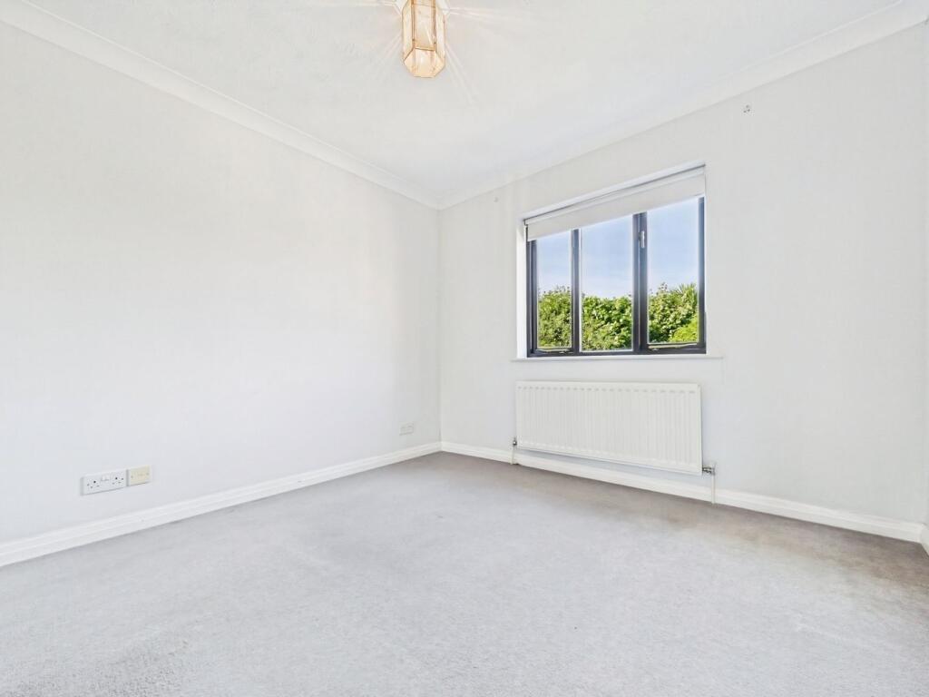 House in Southampton - More