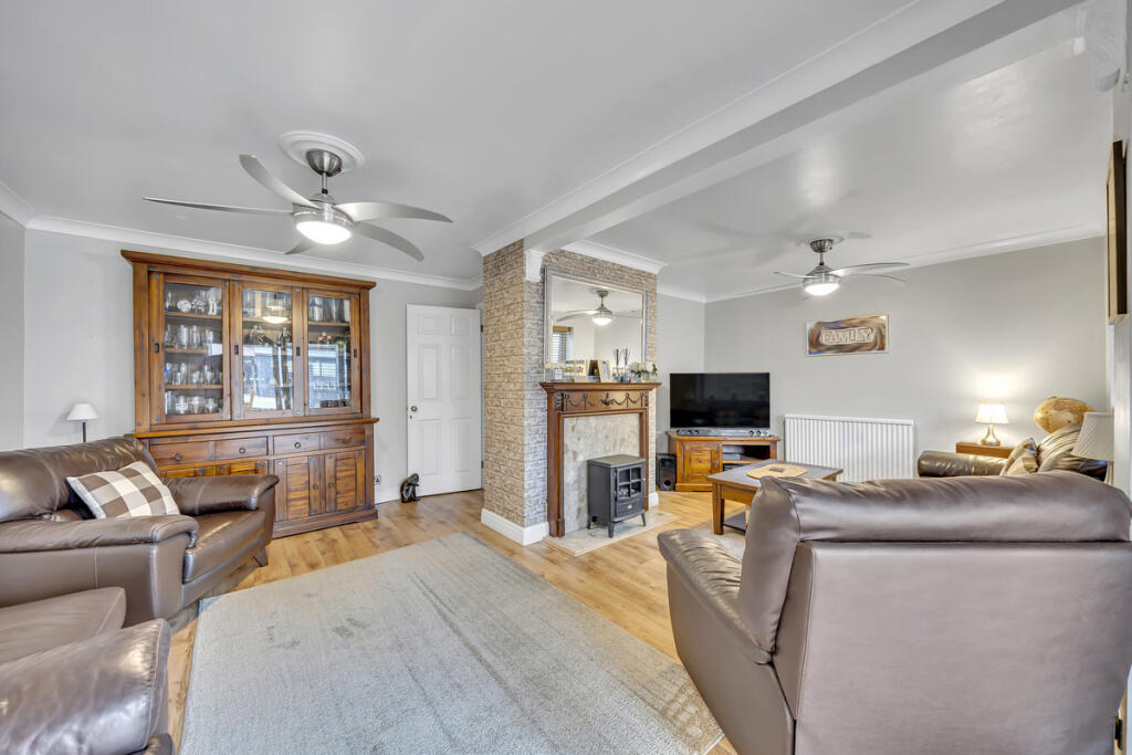 House in London, Collier Row - View 3