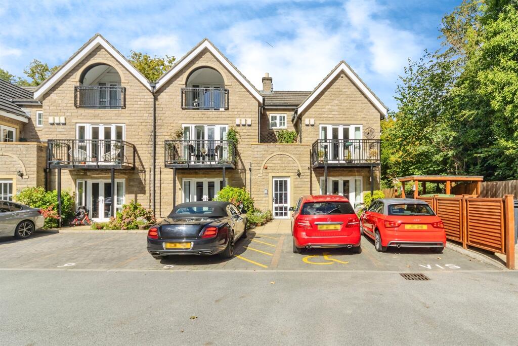 Main image of property: Shadwell Lane, Leeds