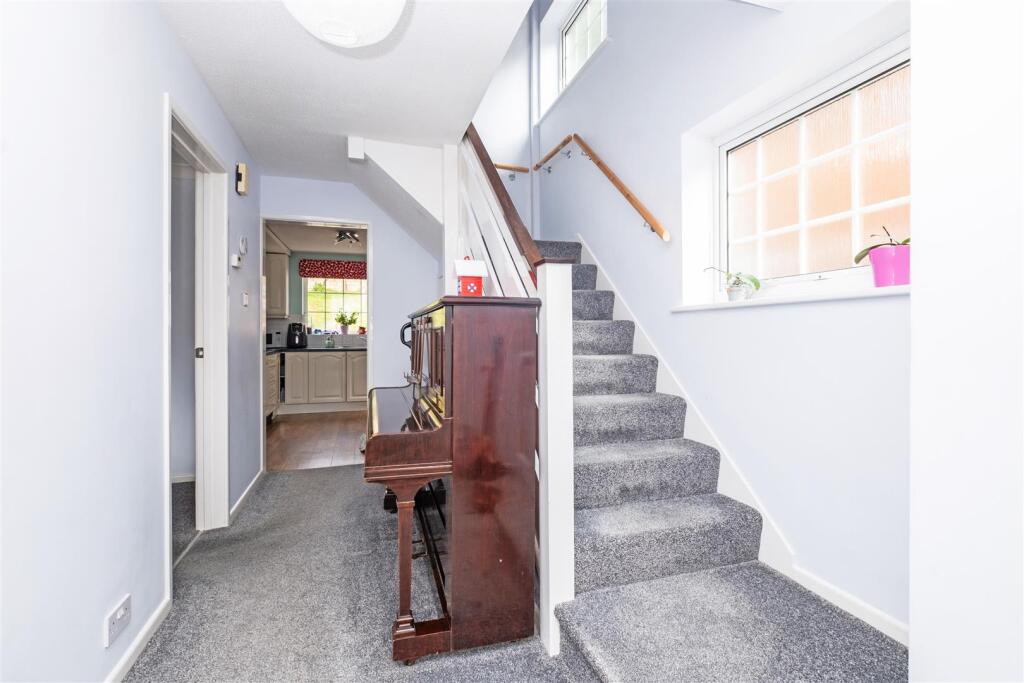 Lytchett Drive, Broadstone photo 5
