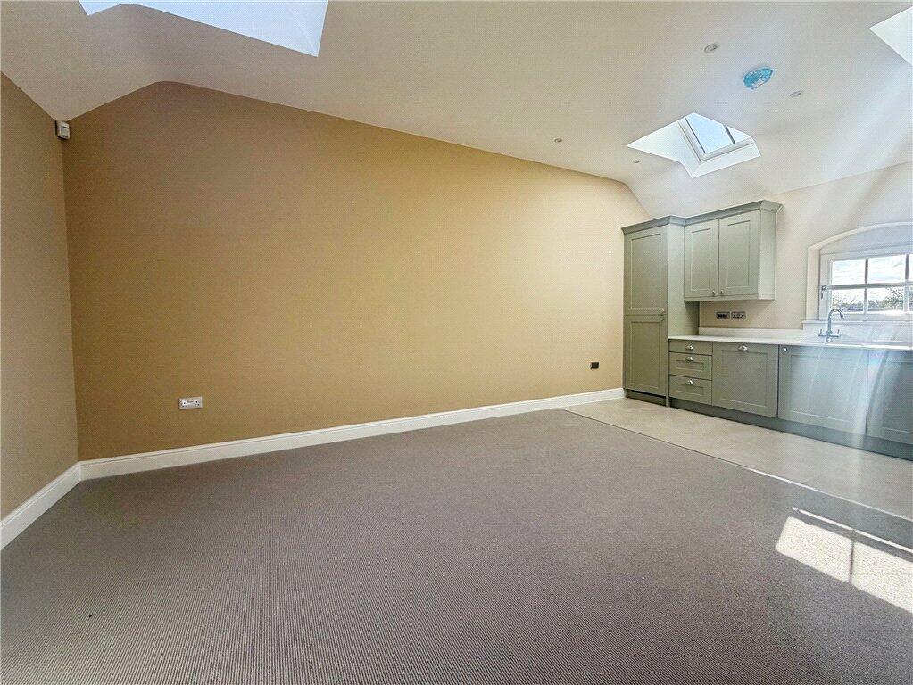 Apartment in Southampton - View 5