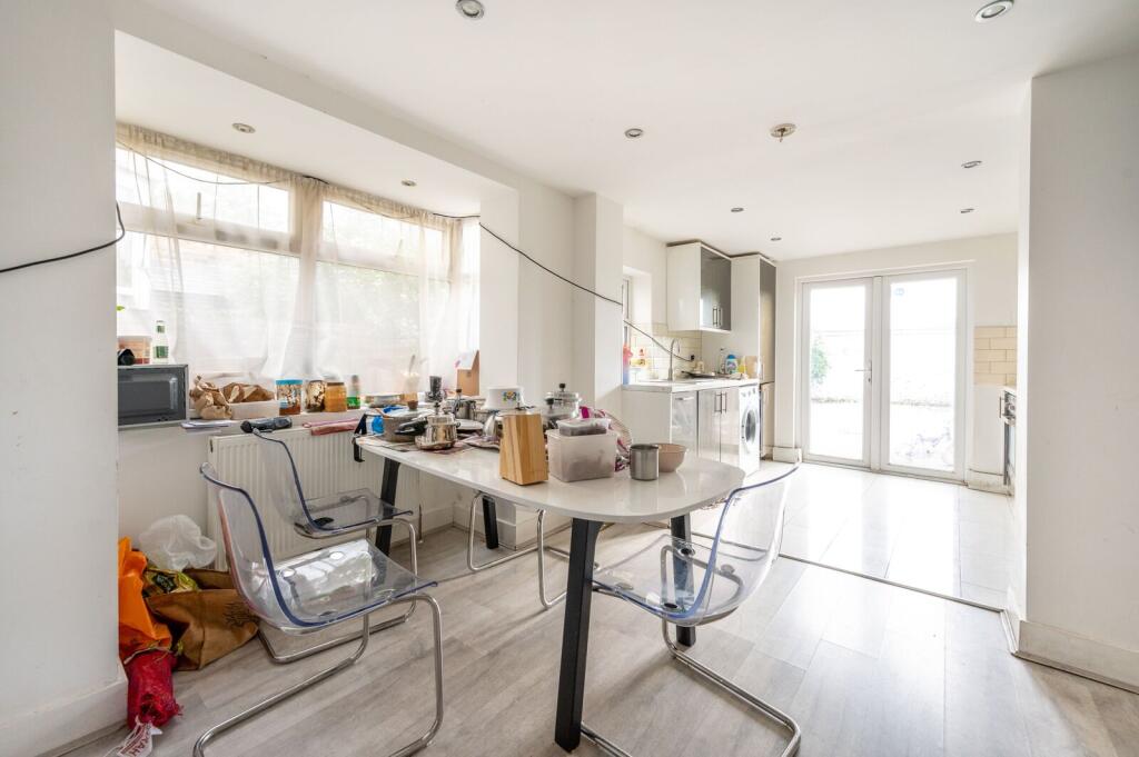 Apartment in London, Plashet - View 4