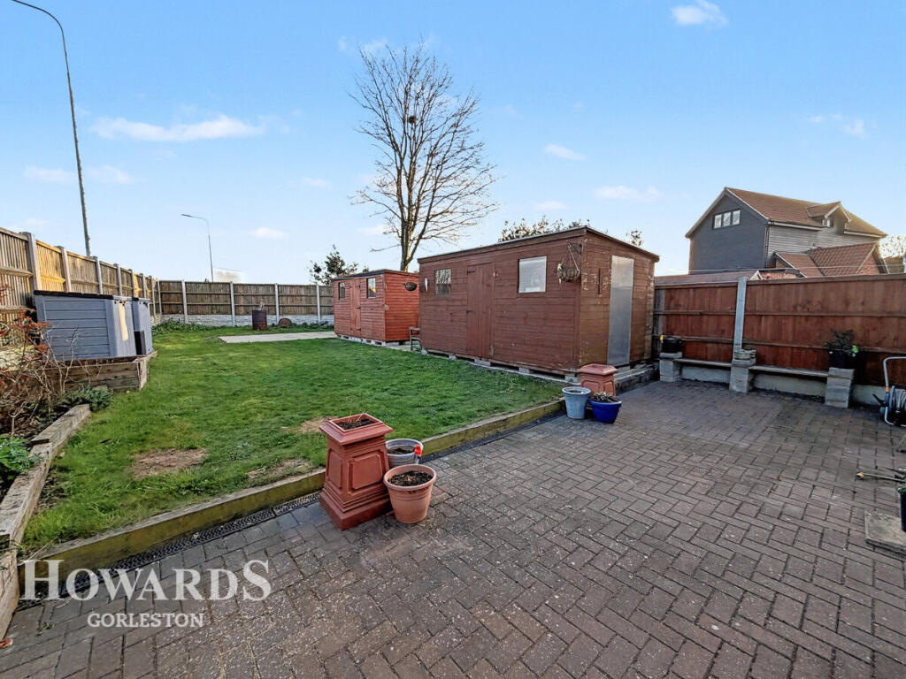2-bed house on Sidegate Cottages, Hopton, £225,000