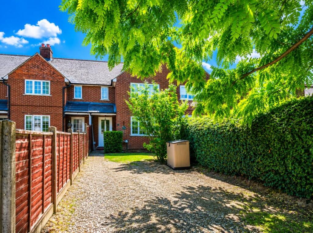 House in Basingstoke and Deane, Buckskin - View 2