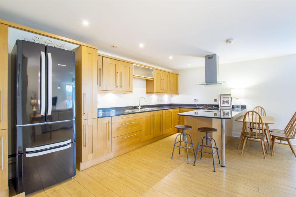 Apartment in Sheffield, Endcliffe Student Village, Broomhill - View 4