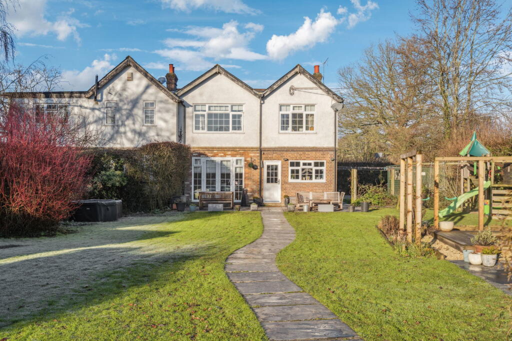 Maple Hill, Bovingdon, Hemel Hempstead, HP3 0NL photo 4