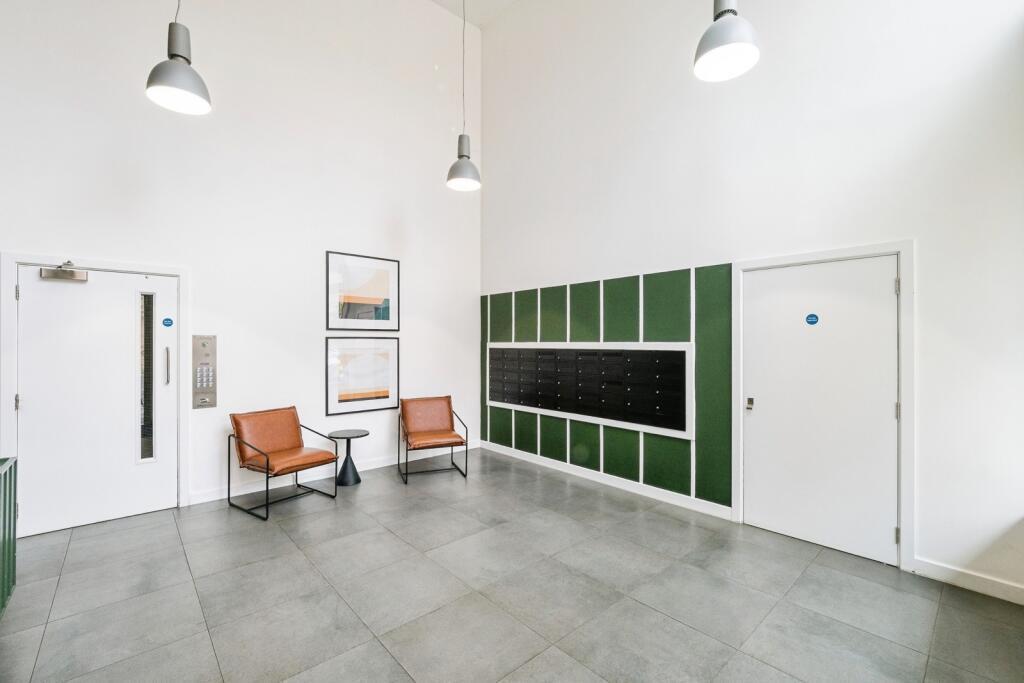 Apartment in London - More