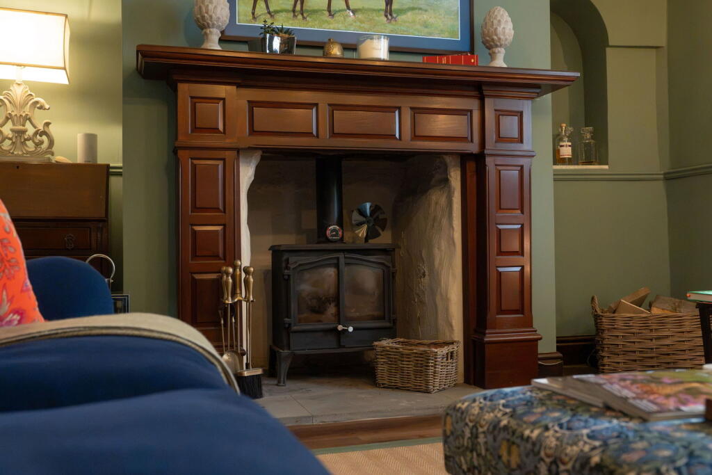 House in Hyndburn, Oswaldtwistle - More