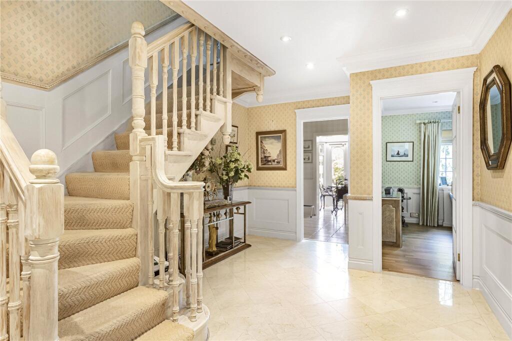 The Avenue, Radlett, Hertfordshire, WD7 photo 3