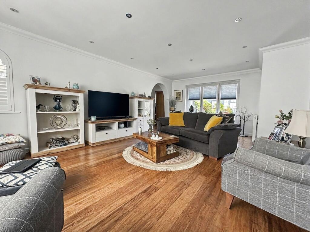 Lustrells Crescent, Saltdean, BN2 8FL photo 5