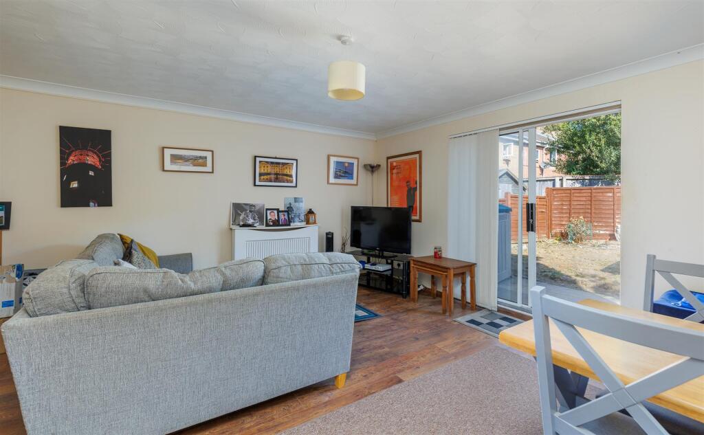 SEMI-DETACHED HOME - St. Margarets Glade, Ventnor photo 2