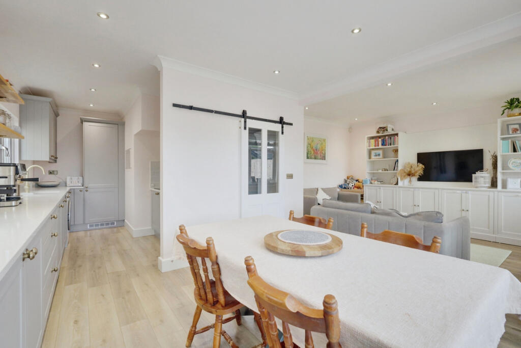 House in Southend-on-Sea - View 4