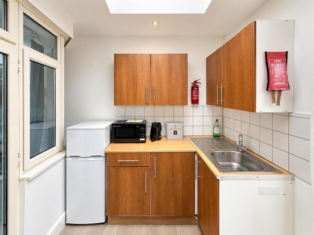 House in London - View 5