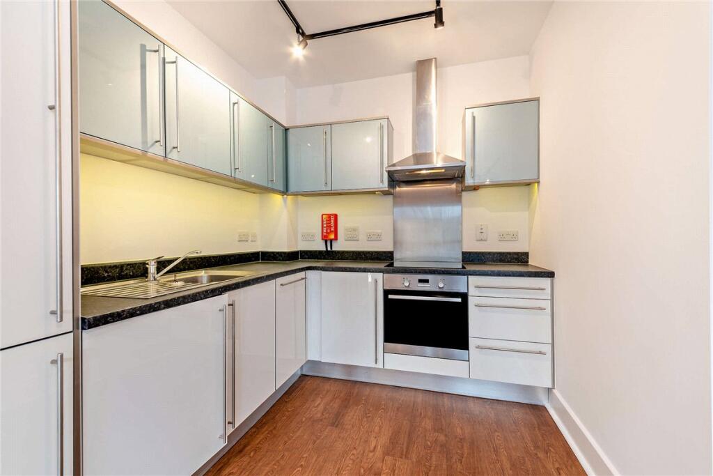 Apartment in Newbury, West Berkshire - More