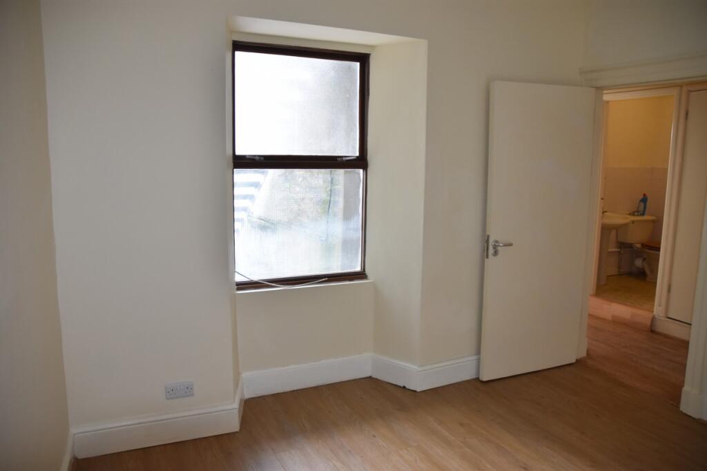 Apartment in Cardigan, Bridgend - More