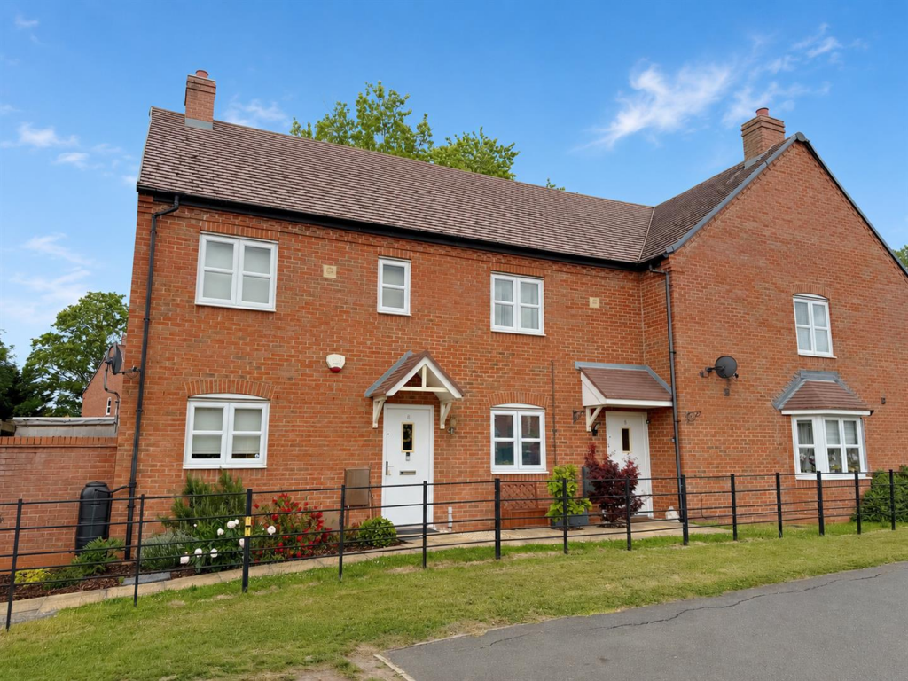 2-bed flat on Wellington Avenue, Meon Vale, Stratford-upon-Avon, £165,000