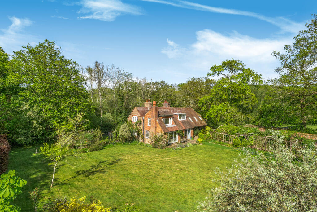 Wykehurst Lane, Ewhurst, GU6 photo 4