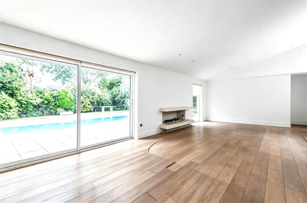 House in London, Hadley Wood - View 4