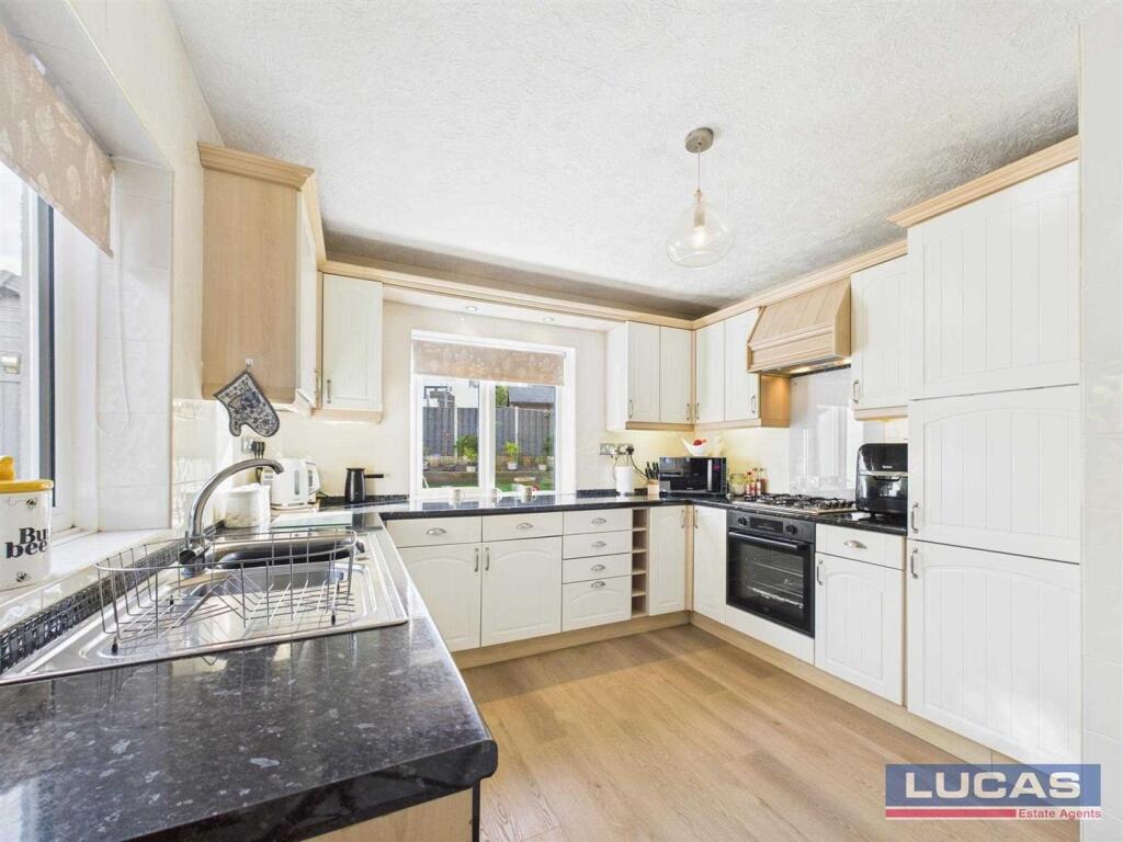 House in Llanfairpwllgwyngyll, Pentre Uchaf, Llanfair Pwllgwyngyll - View 2