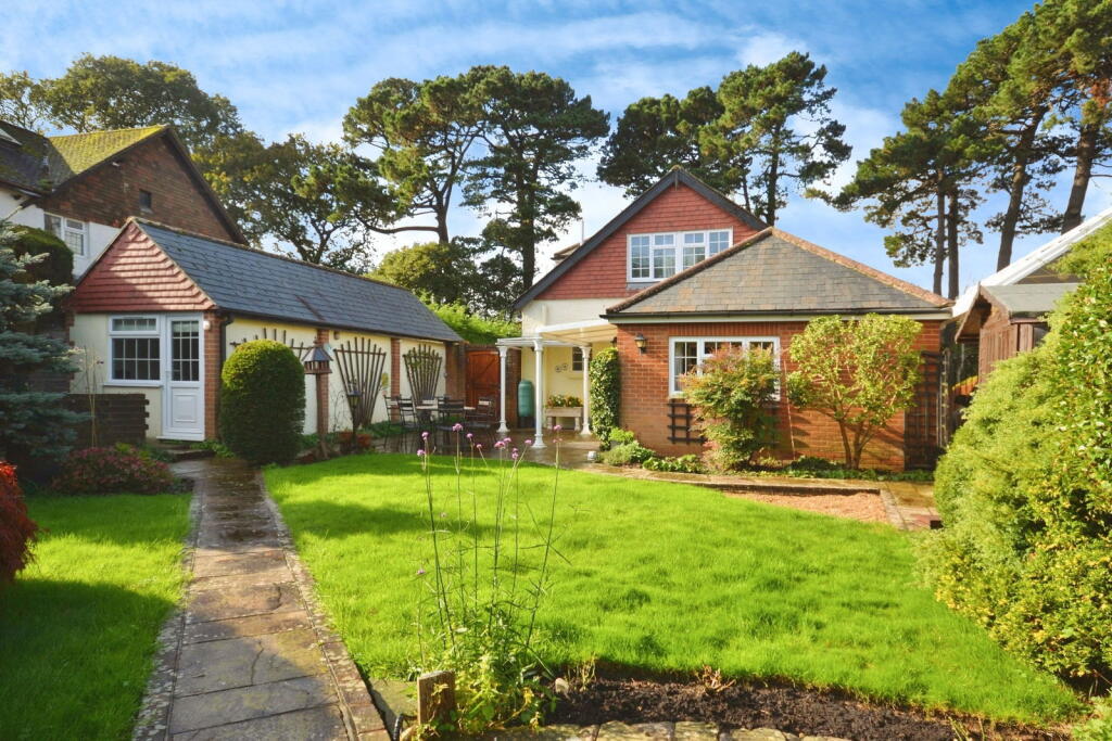 Main image of property: Station Road, Angmering, Littlehampton, BN16 4HY