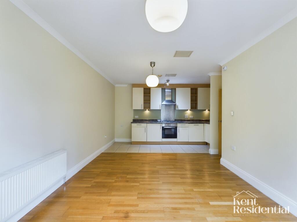 Apartment in Maidstone, Kent - View 2