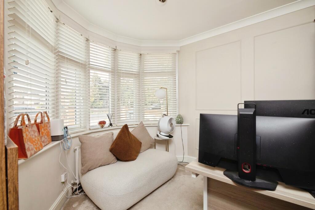House in London, Little Heath - More