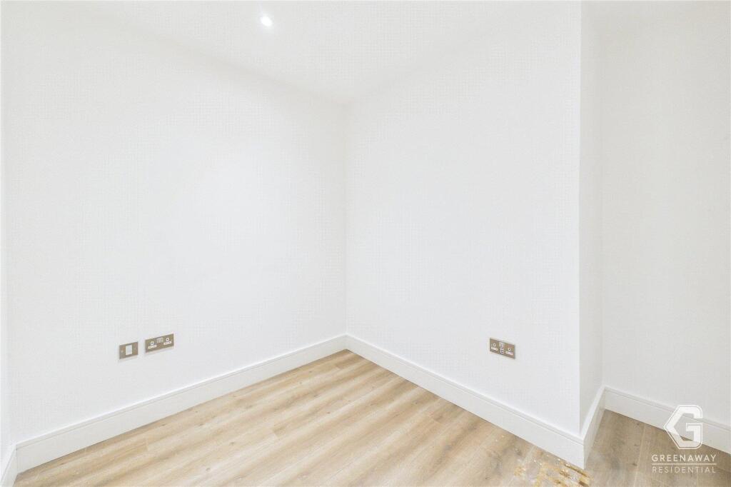 Apartment in Redhill - More