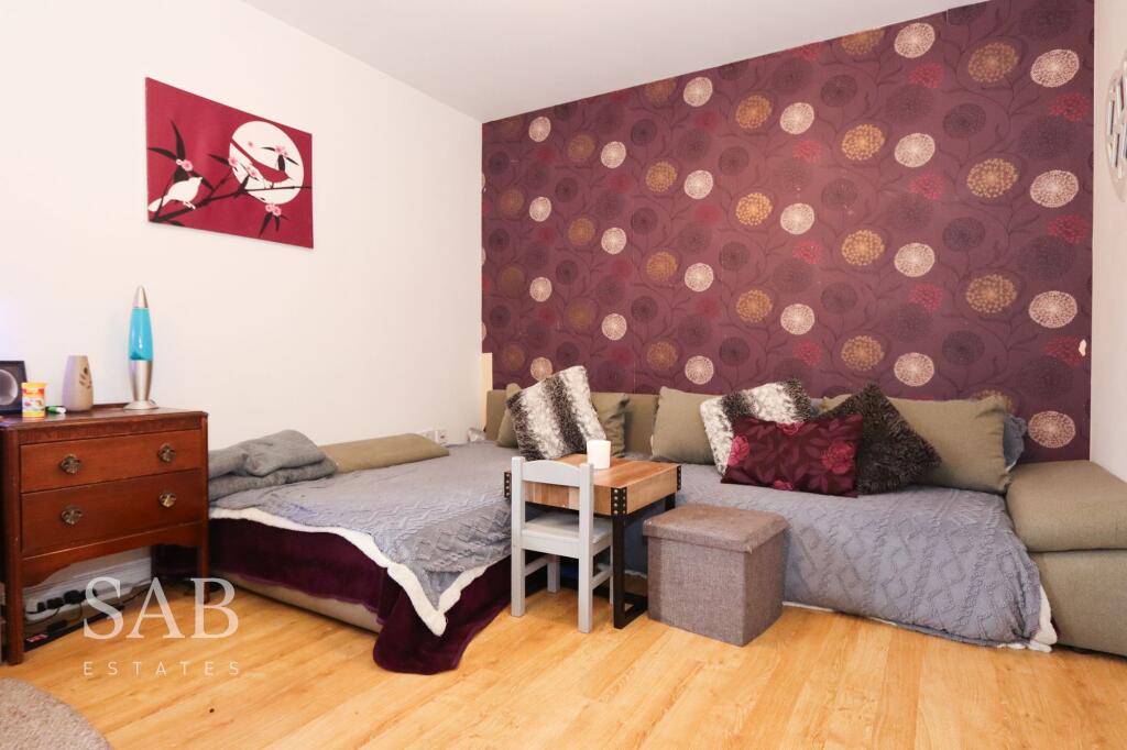 Apartment in Southall - View 2