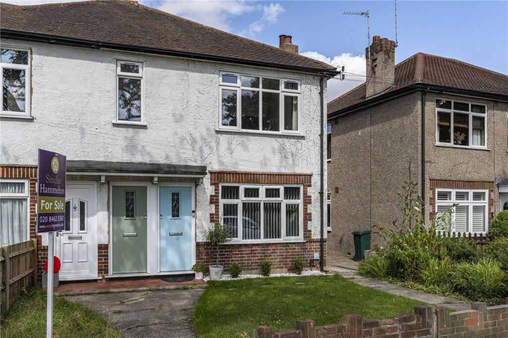 2-bed flat on Burwood Avenue, Bromley, £390,000